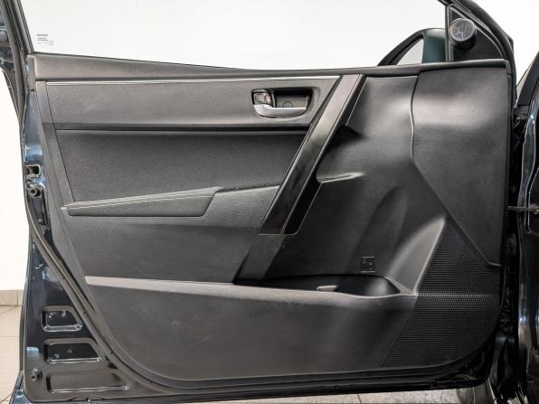 Toyota Corolla XI (E160 E170 E180) Рестайлинг 1 с пробегом 2018 года, цена 1 625 000 рублей, 154000 км, седан, Автокод Объявления