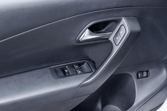 Volkswagen Polo V Рестайлинг с пробегом 2020 года, цена 1 020 000 рублей, 86000 км, седан, Автокод Объявления