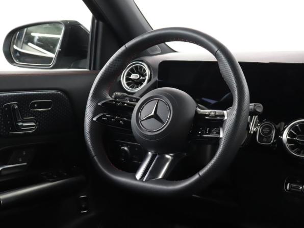 Mercedes-Benz GLA II (H247) Рестайлинг с пробегом 2025 года, цена 6 137 010 рублей, 3656 км, внедорожник, Автокод Объявления