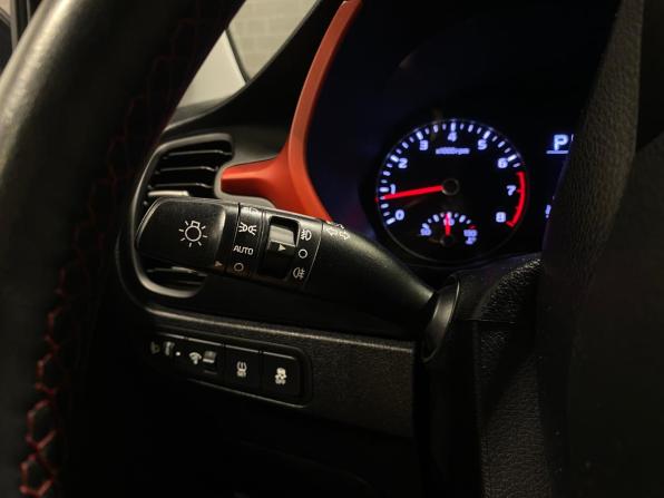 Kia Rio IV Рестайлинг с пробегом 2021 года, цена 1 849 000 рублей, 92433 км, хэтчбек, Автокод Объявления