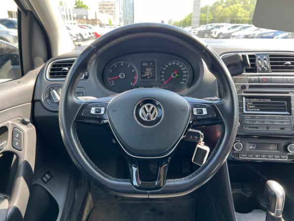 Volkswagen Polo V Рестайлинг с пробегом 2017 года, цена 999 000 рублей, 133853 км, седан, Автокод Объявления