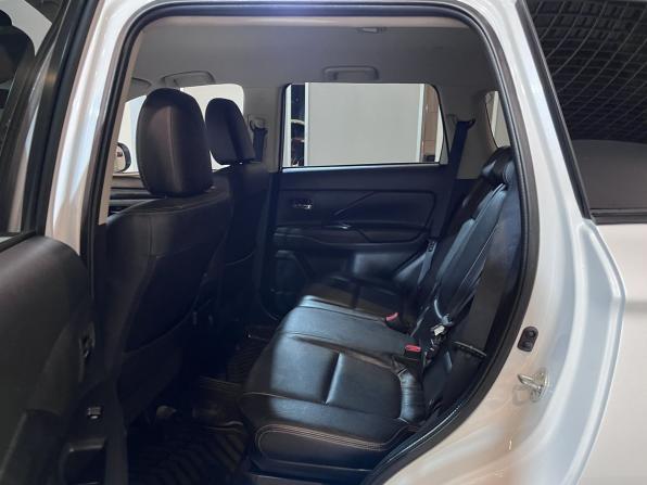 Mitsubishi Outlander III Рестайлинг 2 с пробегом 2016 года, цена 1 550 000 рублей, 261187 км, внедорожник, Автокод Объявления