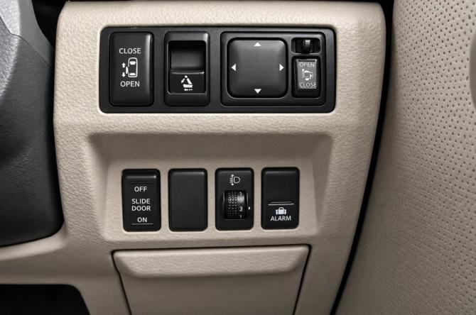 Nissan Presage II с пробегом 2003 года, цена 729 000 рублей, 350000 км, минивэн, Автокод Объявления