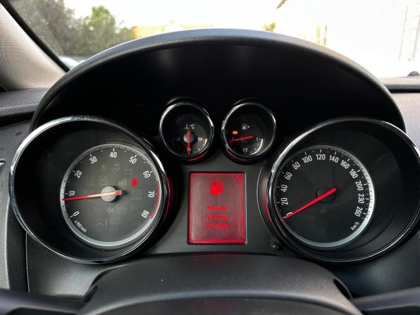 Opel Astra J Рестайлинг с пробегом 2012 года, цена 675 000 рублей, 220580 км, седан, Автокод Объявления