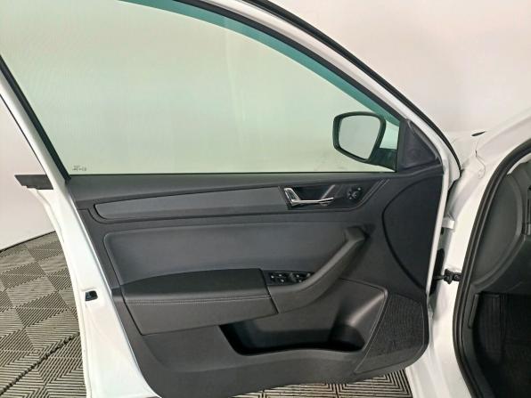 Skoda Rapid II с пробегом 2021 года, цена 1 749 000 рублей, 58000 км, лифтбек, Автокод Объявления