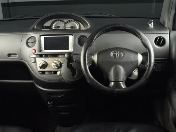 Toyota Sienta I Рестайлинг 2 с пробегом 2012 года, цена 869 995 рублей, 166301 км, компактвэн, Автокод Объявления