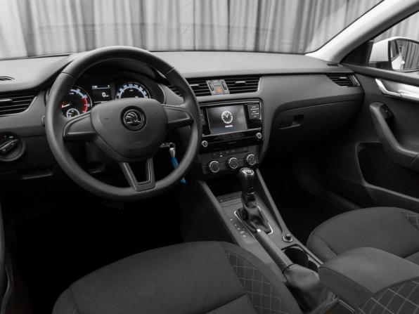 Skoda Octavia III (A7) Рестайлинг с пробегом 2019 года, цена 1 640 000 рублей, 126638 км, лифтбек, Автокод Объявления