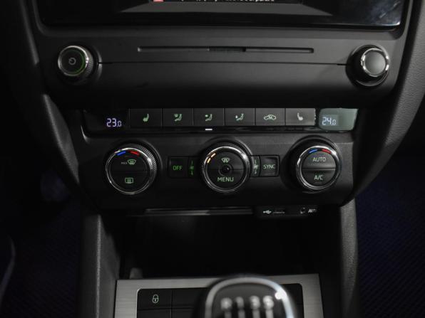 Skoda Octavia III (A7) с пробегом 2016 года, цена 895 000 рублей, 267579 км, лифтбек, Автокод Объявления