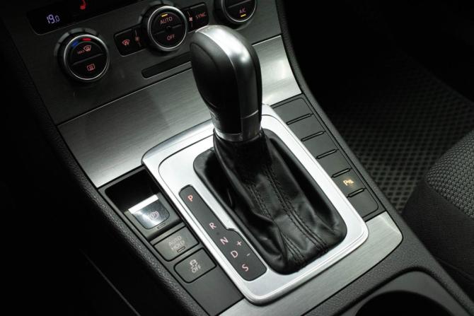 Volkswagen Passat B7 с пробегом 2014 года, цена 979 000 рублей, 256708 км, седан, Автокод Объявления