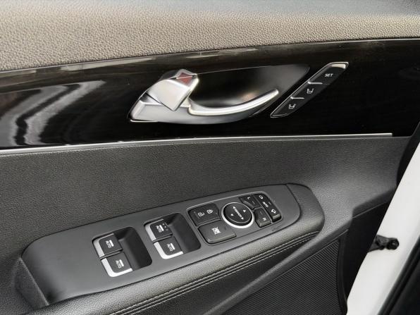 Kia Sorento III Prime Рестайлинг с пробегом 2018 года, цена 2 450 000 рублей, 215000 км, внедорожник, Автокод Объявления