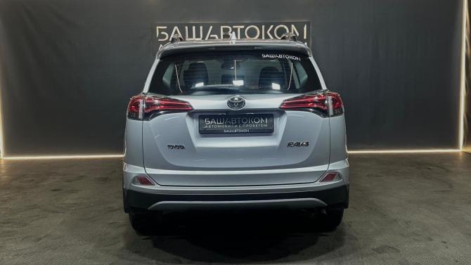 Toyota RAV4 IV (XA40) Рестайлинг с пробегом 2017 года, цена 2 165 000 рублей, 166418 км, внедорожник, Автокод Объявления