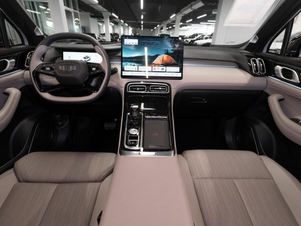 Geely Atlas II с пробегом 2026 года, цена 3 350 000 рублей, 50 км, внедорожник, Автокод Объявления