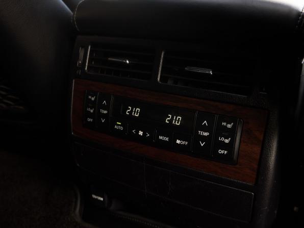 Toyota Land Cruiser 200 Series Рестайлинг 2 с пробегом 2015 года, цена 5 130 000 рублей, 284000 км, внедорожник, Автокод Объявления