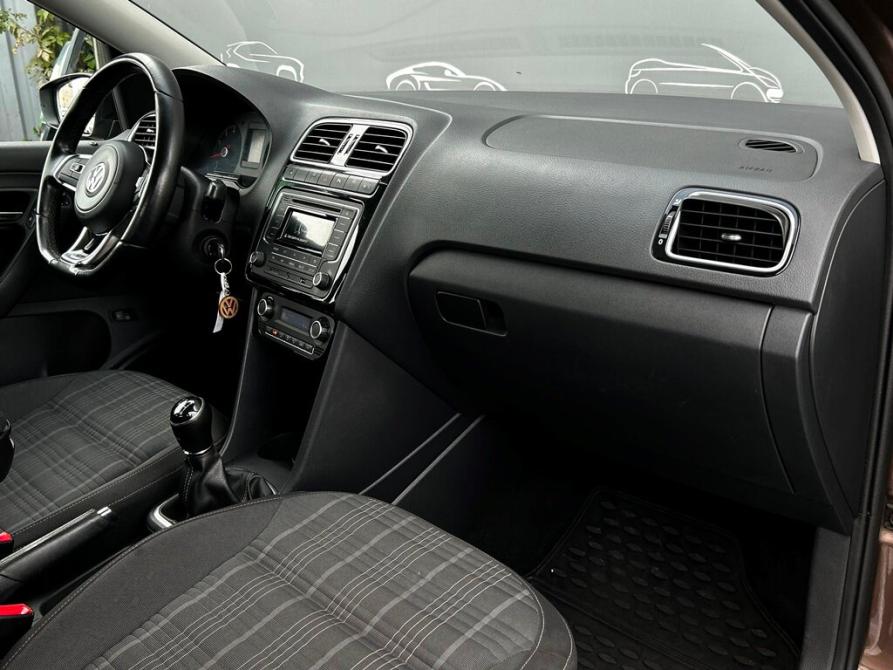 Volkswagen Polo V Рестайлинг Санкт-Петербург  - изображение 7