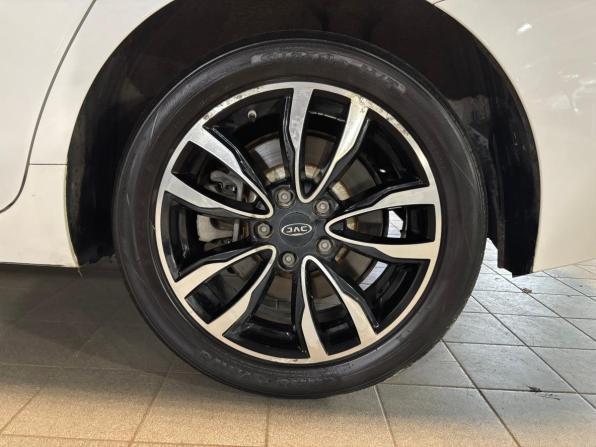 JAC J7 I с пробегом 2023 года, цена 909 000 рублей, 118000 км, хэтчбек, Автокод Объявления