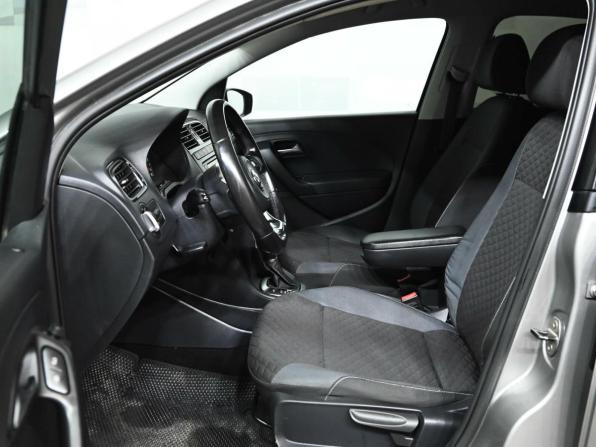 Volkswagen Polo V Рестайлинг с пробегом 2018 года, цена 850 000 рублей, 238509 км, седан, Автокод Объявления