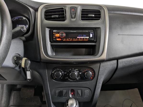 Renault Logan II Рестайлинг с пробегом 2021 года, цена 1 094 500 рублей, 70000 км, седан, Автокод Объявления