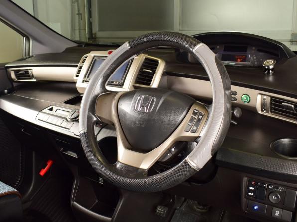 Honda Freed I Рестайлинг с пробегом 2013 года, цена 1 119 995 рублей, 216388 км, компактвэн, Автокод Объявления