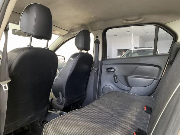 Renault Logan II Рестайлинг с пробегом 2018 года, цена 639 900 рублей, 435444 км, седан, Автокод Объявления