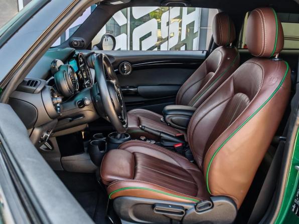 Mini Hatch III (F55/F56) Рестайлинг с пробегом 2019 года, цена 2 650 000 рублей, 112551 км, хэтчбек, Автокод Объявления