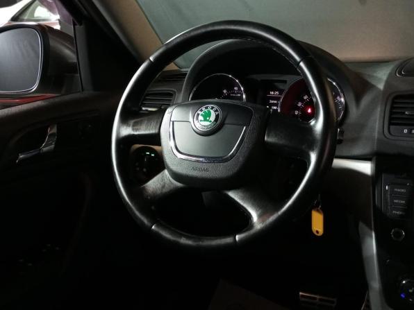 Skoda Yeti I с пробегом 2012 года, цена 795 000 рублей, 258387 км, внедорожник, Автокод Объявления
