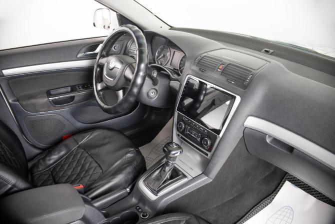 Skoda Octavia II (A5) Рестайлинг с пробегом 2012 года, цена 719 000 рублей, 333453 км, лифтбек, Автокод Объявления