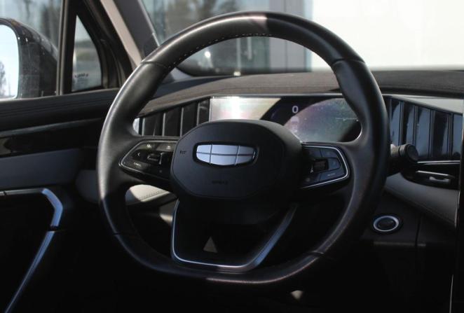 Geely Atlas II с пробегом 2024 года, цена 3 050 000 рублей, 45298 км, внедорожник, Автокод Объявления