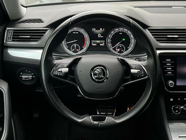 Skoda Superb III Рестайлинг с пробегом 2021 года, цена 2 099 000 рублей, 139031 км, лифтбек, Автокод Объявления