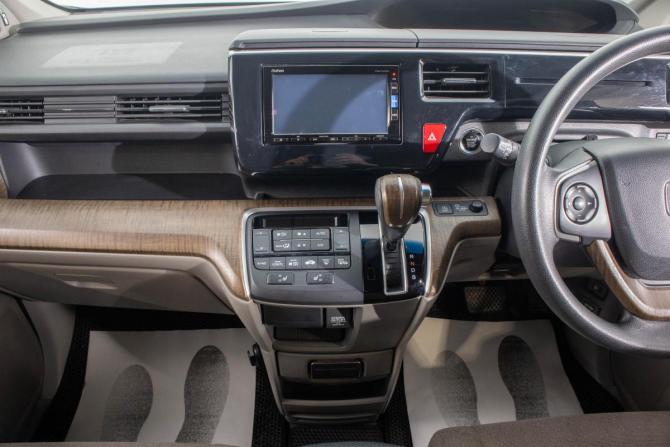 Honda Stepwgn V с пробегом 2016 года, цена 1 849 000 рублей, 91000 км, минивэн, Автокод Объявления