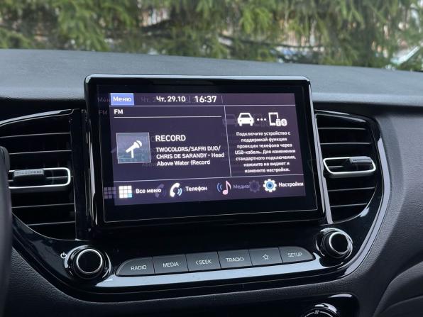 Hyundai Solaris II Рестайлинг с пробегом 2021 года, цена 1 359 000 рублей, 130418 км, седан, Автокод Объявления