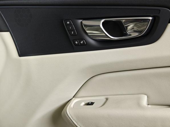 Volvo XC60 II с пробегом 2017 года, цена 3 790 000 рублей, 39359 км, внедорожник, Автокод Объявления