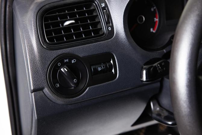 Volkswagen Polo V Рестайлинг с пробегом 2015 года, цена 859 000 рублей, 193000 км, седан, Автокод Объявления