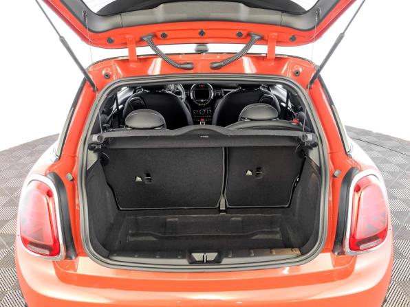 Mini Hatch III (F55/F56) Рестайлинг с пробегом 2021 года, цена 2 550 000 рублей, 66313 км, хэтчбек, Автокод Объявления