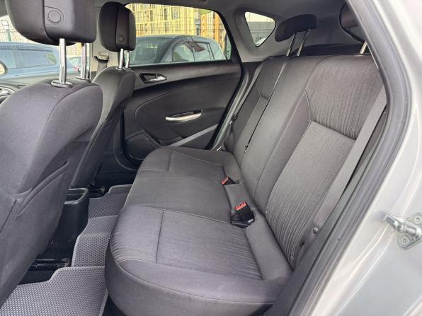 Opel Astra J с пробегом 2011 года, цена 649 000 рублей, 175278 км, хэтчбек, Автокод Объявления