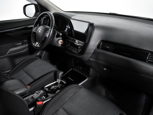 Mitsubishi Outlander III Рестайлинг 3 с пробегом 2019 года, цена 2 549 000 рублей, 37867 км, внедорожник, Автокод Объявления