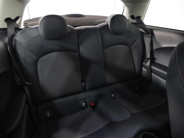 Mini Hatch III (F55/F56) Рестайлинг с пробегом 2018 года, цена 2 129 000 рублей, 60000 км, хэтчбек, Автокод Объявления
