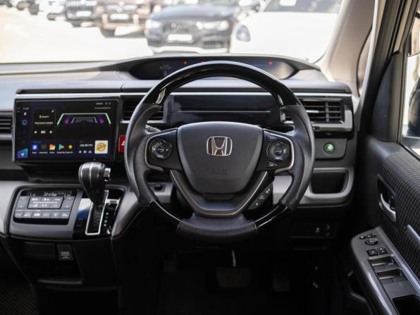 Honda Stepwgn V с пробегом 2015 года, цена 2 299 000 рублей, 105093 км, минивэн, Автокод Объявления