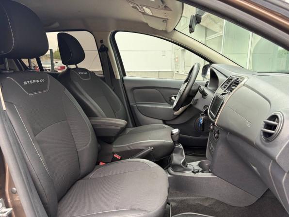 Renault Sandero II Рестайлинг с пробегом 2021 года, цена 1 395 000 рублей, 50146 км, хэтчбек, Автокод Объявления