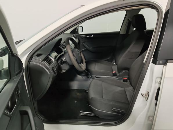 Skoda Rapid I Рестайлинг с пробегом 2018 года, цена 619 000 рублей, 324788 км, лифтбек, Автокод Объявления