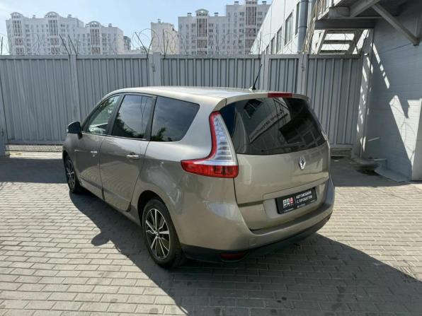 Renault Scenic III с пробегом 2011 года, цена 745 000 рублей, 373681 км, минивэн, Автокод Объявления