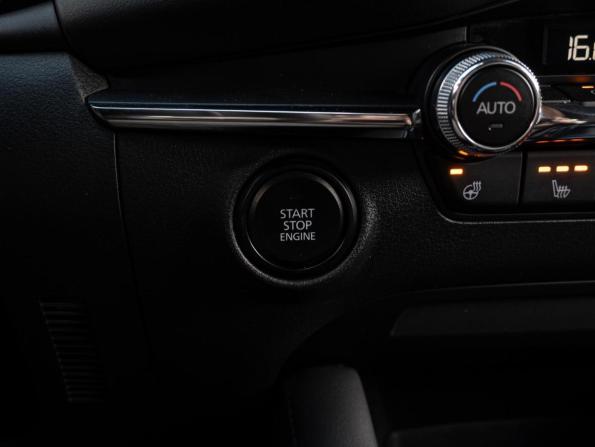 Mazda 3 IV (BP) с пробегом 2019 года, цена 2 130 000 рублей, 93569 км, хэтчбек, Автокод Объявления