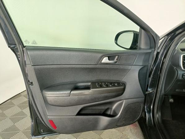 Kia Sportage IV Рестайлинг с пробегом 2018 года, цена 1 979 000 рублей, 133000 км, внедорожник, Автокод Объявления