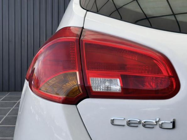 Kia Ceed II Рестайлинг с пробегом 2017 года, цена 1 227 000 рублей, 174863 км, хэтчбек, Автокод Объявления