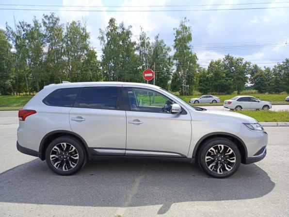 Mitsubishi Outlander III Рестайлинг 3 с пробегом 2020 года, цена 2 340 000 рублей, 133429 км, внедорожник, Автокод Объявления