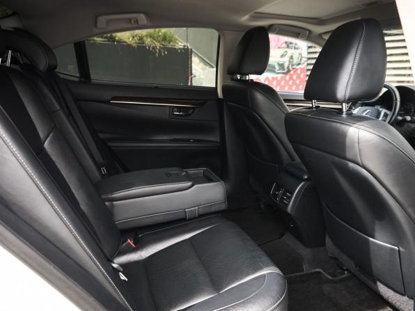 Lexus ES VI с пробегом 2014 года, цена 2 198 000 рублей, 213560 км, седан, Автокод Объявления
