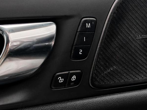 Volvo V60 II с пробегом 2021 года, цена 3 500 000 рублей, 66679 км, универсал, Автокод Объявления
