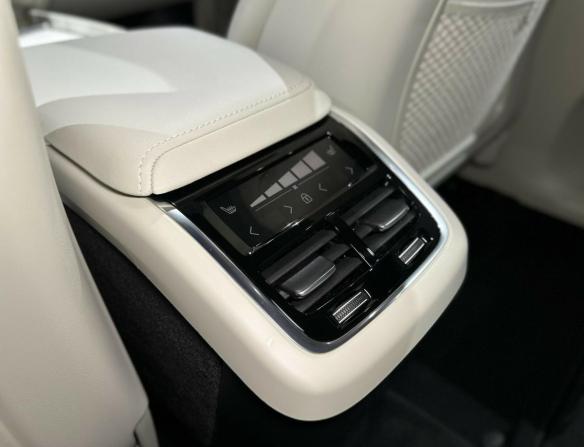 Volvo XC60 II Рестайлинг 2 с пробегом 2026 года, цена 7 800 000 рублей, 10 км, внедорожник, Автокод Объявления