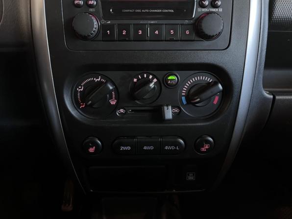 Suzuki Jimny III Рестайлинг 2 с пробегом 2013 года, цена 1 394 000 рублей, 106457 км, внедорожник, Автокод Объявления
