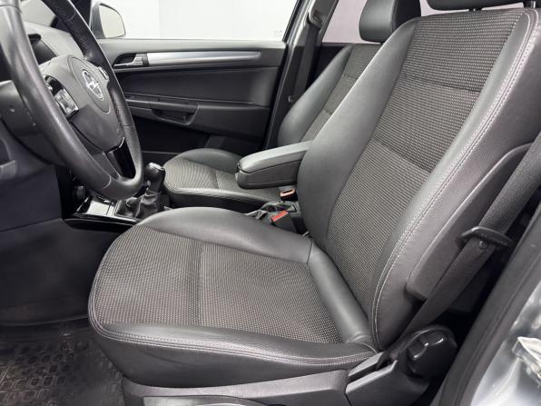 Opel Astra H Рестайлинг с пробегом 2012 года, цена 695 000 рублей, 140094 км, седан, Автокод Объявления