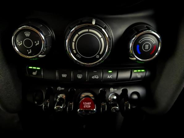 Mini Hatch III (F55/F56) Рестайлинг с пробегом 2020 года, цена 2 050 000 рублей, 94500 км, хэтчбек, Автокод Объявления